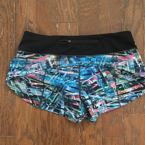 Lululemon speed up shorts 2.5” - Picture 2 of 4